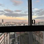 A Cozy Parisian Apartment Close To Eiffel Tower