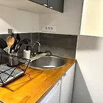 A Cozy Parisian Apartment Close To Eiffel Tower