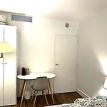 A Cozy Parisian Apartment Close To Eiffel Tower