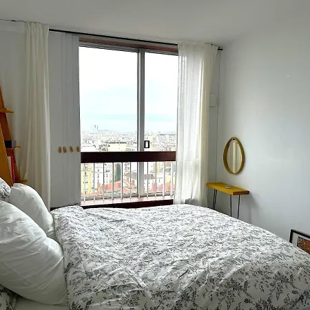 A Cozy Parisian Close To Eiffel Tower *