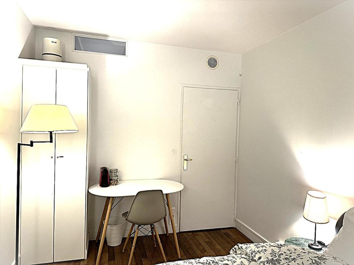 A Cozy Parisian Close To Eiffel Tower *