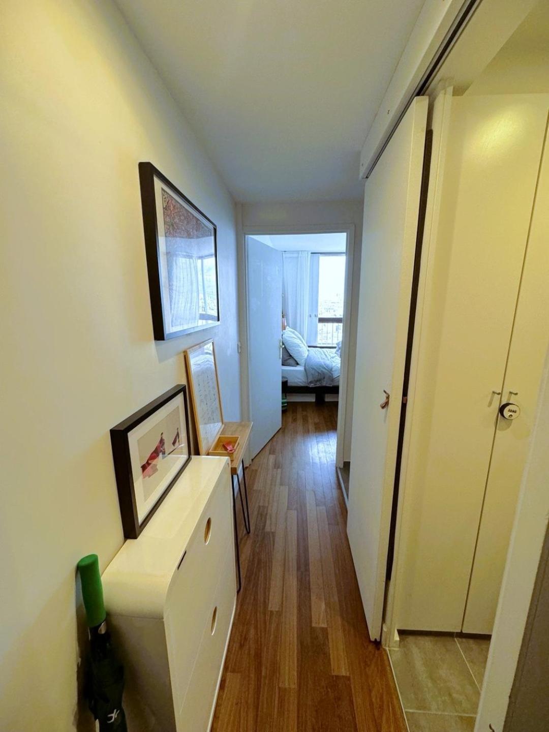 A Cozy Parisian Close To Eiffel Tower
